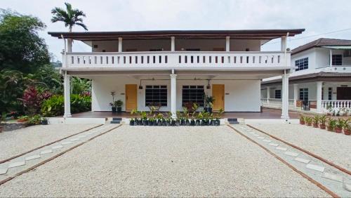 Santika 4