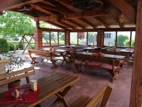 สวน, Restaurace - penzion Bavorsky dvur in เซเซมิช