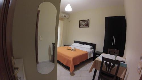 Budget Double Room image 5