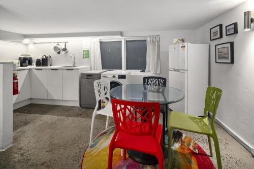 Surfie Pad 10 min walk to Beach and Dining - image 2