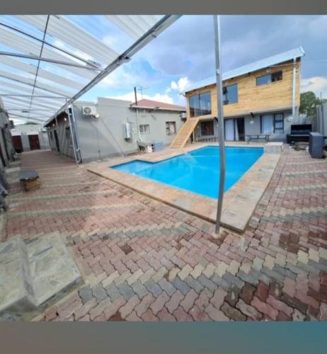 northmead lodge in Benoni AH