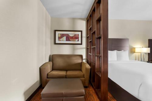 Comfort Suites Clovis - image 14