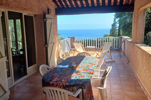 Family villa in wooded estate near the sea in Saint-Raphael