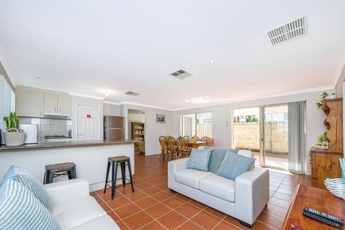 Létesítmények, Beauty And the Beach Coastal Comfort at its best. in Guilderton