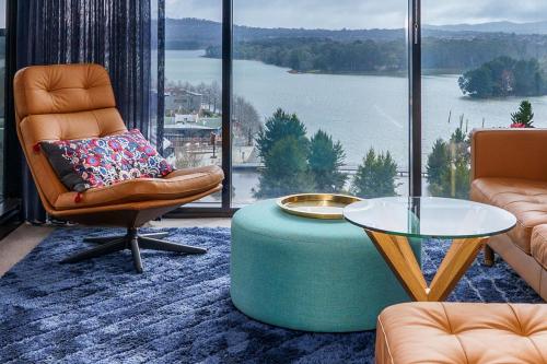 Luxury 1BR Apt with Lake Views in Belconnen - Hosted by Canstay in بلكونين