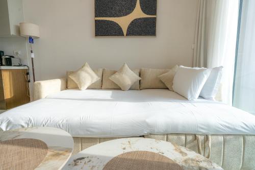 Elegant Downtown Escape 1BR w Balcony, Pool & Gym, Dubái (foto 4)