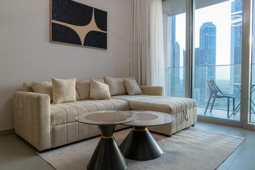 Elegant Downtown Escape 1BR w Balcony, Pool & Gym, Dubái (foto 8)