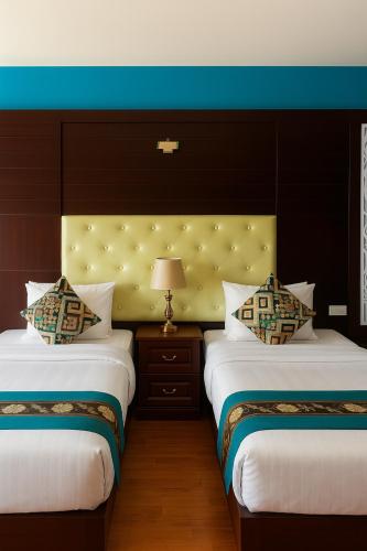 2 twin beds