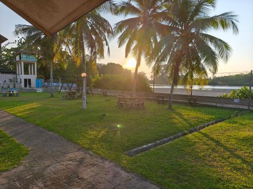 QURATA RIVERSIDE RESORT in Kuala Ibai