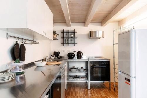Loft Alle Mura - byMyHomeinComo - image 2
