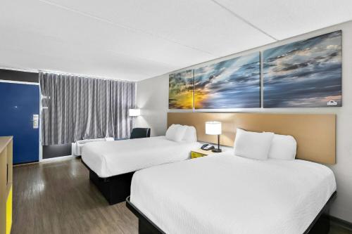 Days Inn by Wyndham Seneca - image 9