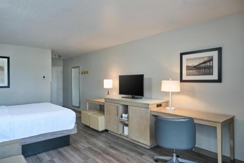 1 king bed, 1 sofa bed