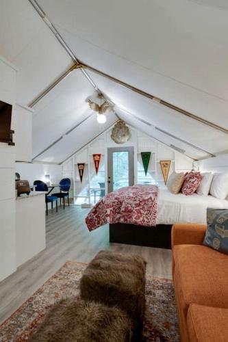 Amazing Tented Cabin with Hot-tub in Scottsboro, Alabama in Guntersville (AL)