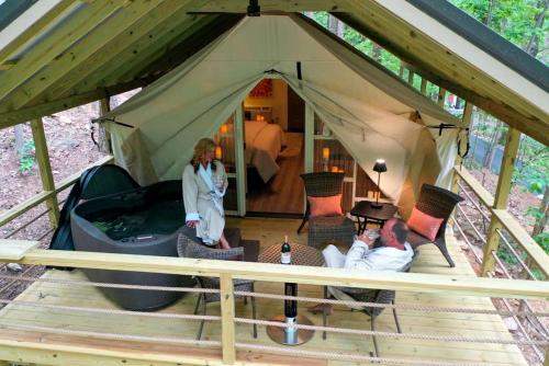 Gorgeous Tented Cabin and Sauna and Hot-tub in Scottsboro, Alabama in Guntersville (Alabama)