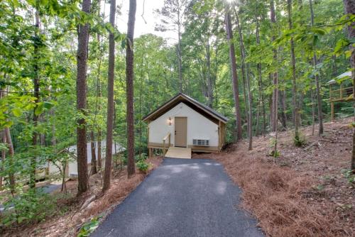 Gorgeous Tented Cabin and Sauna and Hot-tub in Scottsboro, Alabama in Guntersville (Alabama)