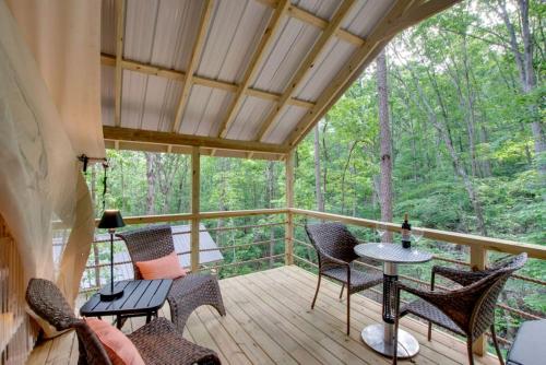 Gorgeous Tented Cabin and Sauna and Hot-tub in Scottsboro, Alabama in Guntersville (Alabama)