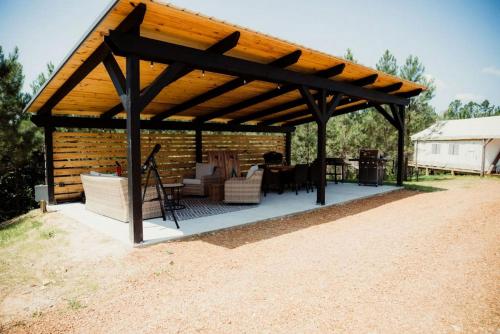 Fully Furnished Safari Tent with Sauna and Hiking Trails in Kentucky in Blue Spring (KY)