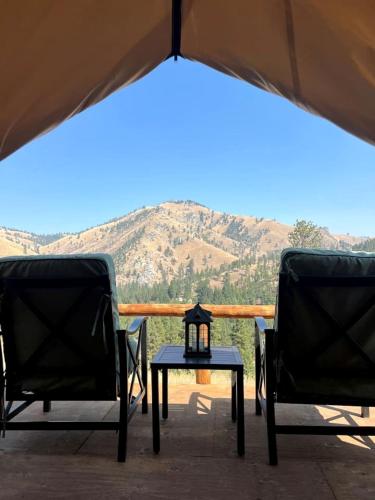 Incredible Tented Cabin with Fantastic Vistas in Conner, Montana in 達拜