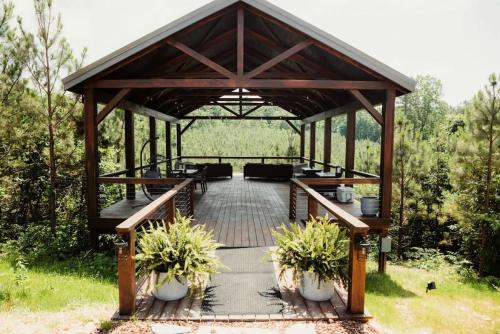 Deluxe Safari Tent with Indoor Jacuzzi in Kentucky in Blue Spring (KY)