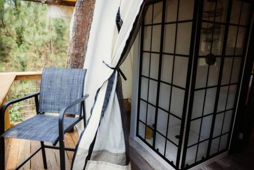 Marvelous Safari Tent with Bath Surrounded by Nature in Kentucky in Blue Spring (KY)