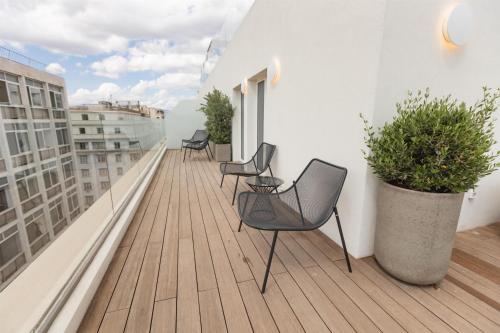 Adia Aluma Athens Curio Collection by Hilton - image 5