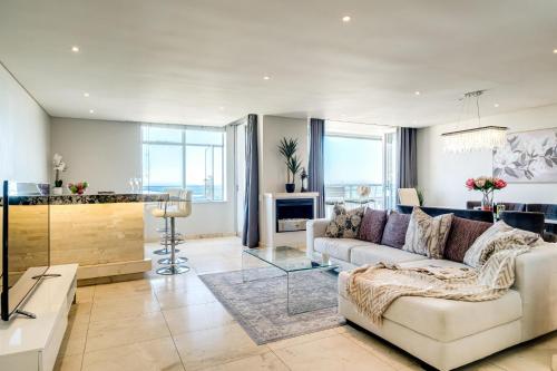 Ocean View Camps Bay 3bed Apt Beach Vistas - image 2