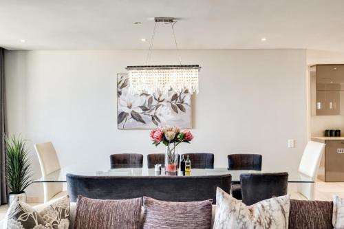 Ocean View Camps Bay 3bed Apt Beach Vistas - image 3