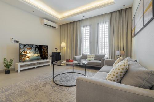 Modern 3-bedroom Apartment Quortobah
