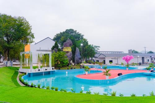Плувен басейн, Yasumi Onsen Resort in Kim Boi District
