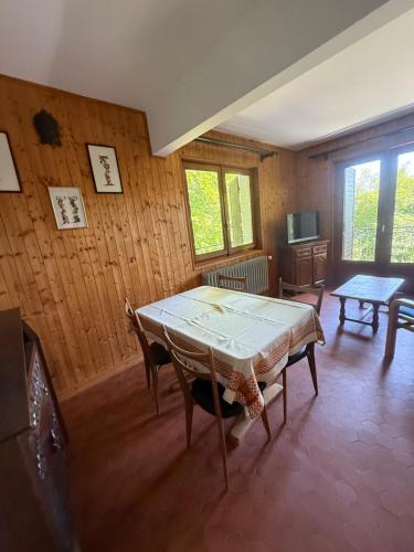 Choucas in Thollon-les-Memises