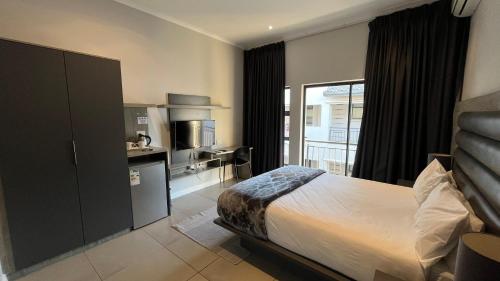 Braham Apartments - The Oasis 48B