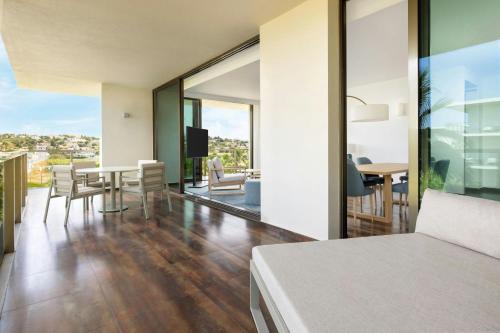 room detail thumbnail 1