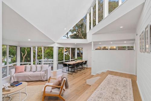 Sunlit Coastal Haven - 850m to Beach, Rye