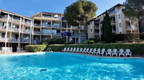 泳池, Résidence Goélia Arcadius (Residence Goelia Arcadius) in 巴拉呂克萊班