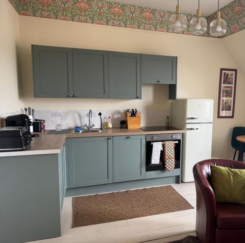 Newly refurbished 2 bedroom flat in Cirencester