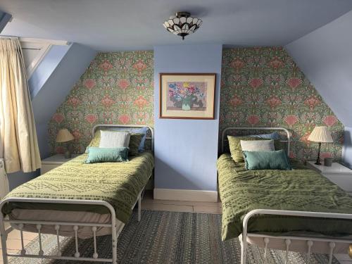 Newly refurbished 2 bedroom flat in Cirencester