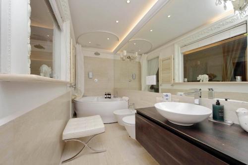 Vicolo Savelli Luxury Suites, Rome (photo 9)