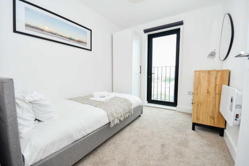 Modern & Convenient 2 Bedroom Liverpool Apartment, Liverpool (photo 4)