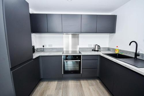Modern & Convenient 2 Bedroom Liverpool Apartment, Liverpool (photo 2)