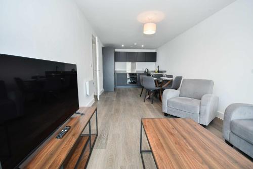 Modern & Convenient 2 Bedroom Liverpool Apartment, Liverpool (photo 10)