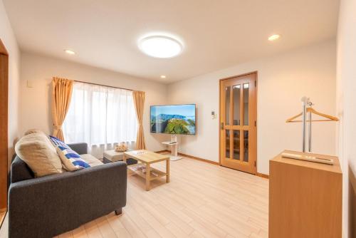 HIKONE-Step 彦根ステップ 彦根駅徒歩4分 軽自動車用無料駐車場 彦根城徒歩15分 15名まで 戸建貸切