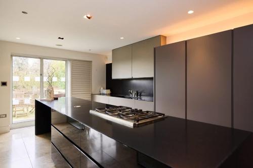 The Hampstead Garden Hideaway - 5BDR Home with Pool and Garden, Londyn (zdjęcie 3)