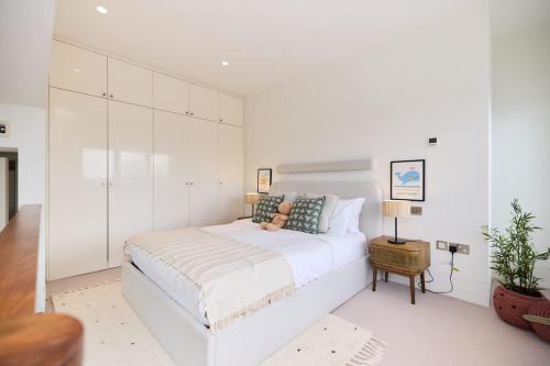 The Hampstead Garden Hideaway - 5BDR Home with Pool and Garden, Londyn (zdjęcie 7)