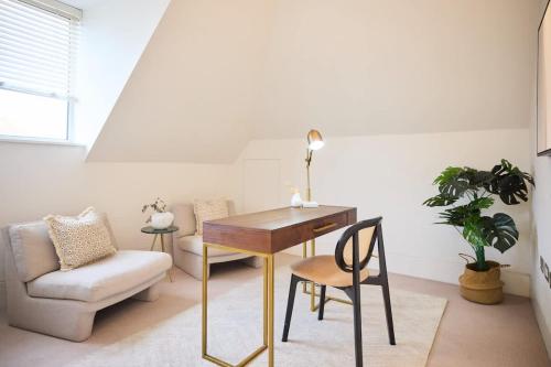 The Hampstead Garden Hideaway - 5BDR Home with Pool and Garden, Londyn (zdjęcie 10)