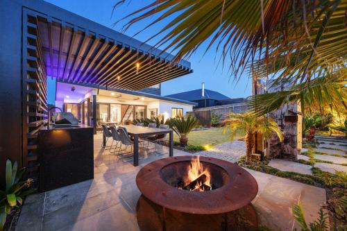 Shambala Dana - Balinese Inspired Villa with Pool – khách sạn tại Blairgowrie