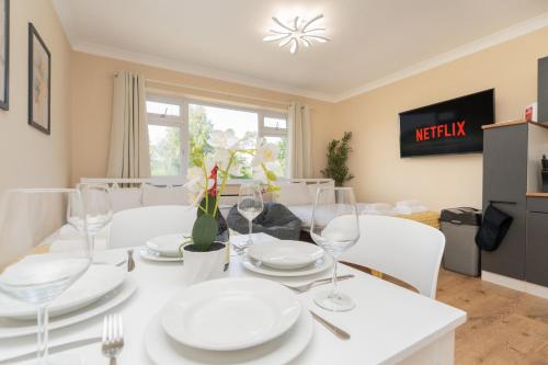 Open Mind Property -Studio Flat & Free Parking in Talbot and Branksome Woods