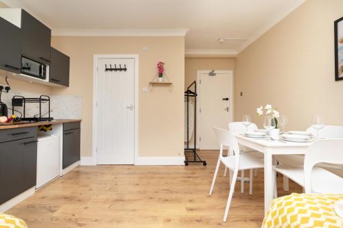 Open Mind Property -Studio Flat & Free Parking in Talbot and Branksome Woods