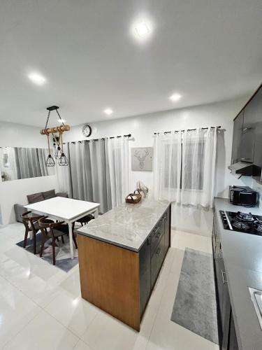 Relaxing 2BR Corner Home with Calming Lanai Area Room Type - Two-Bedroom House