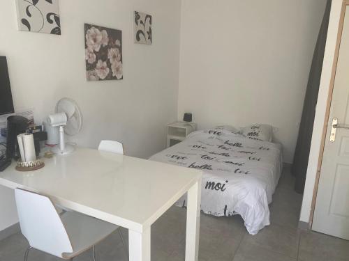 Studio meublée 21m2 les Abrets en Dauphiné avec accès autonome (Studio meublee 21m2 les Abrets en Dauphine avec acces autonome) in Saint-Ondras