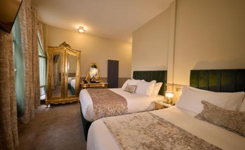 Riverhouse Hotel